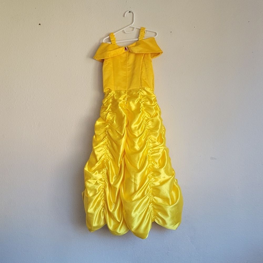 Vague sleevesles girl  dress  size 130 color yellow